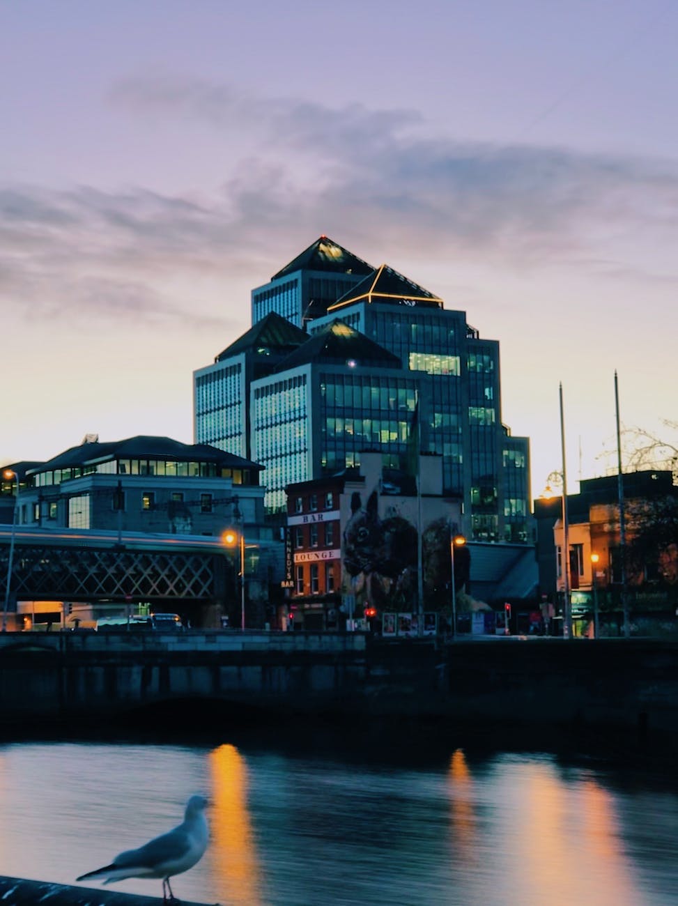 Ireland’s Financial Services Sector Flourishes Amid Global Competition